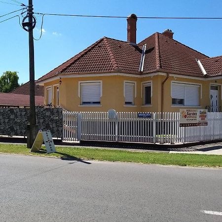 Garden Apartmanhaz 2 Hajdúszoboszló Buitenkant foto
