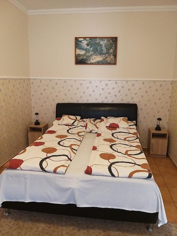 Garden Apartmanhaz 2 Hajdúszoboszló Buitenkant foto