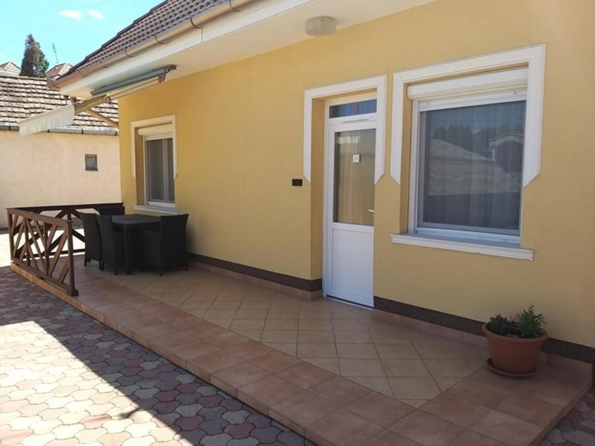 Garden Apartmanhaz 2 Hajdúszoboszló Buitenkant foto