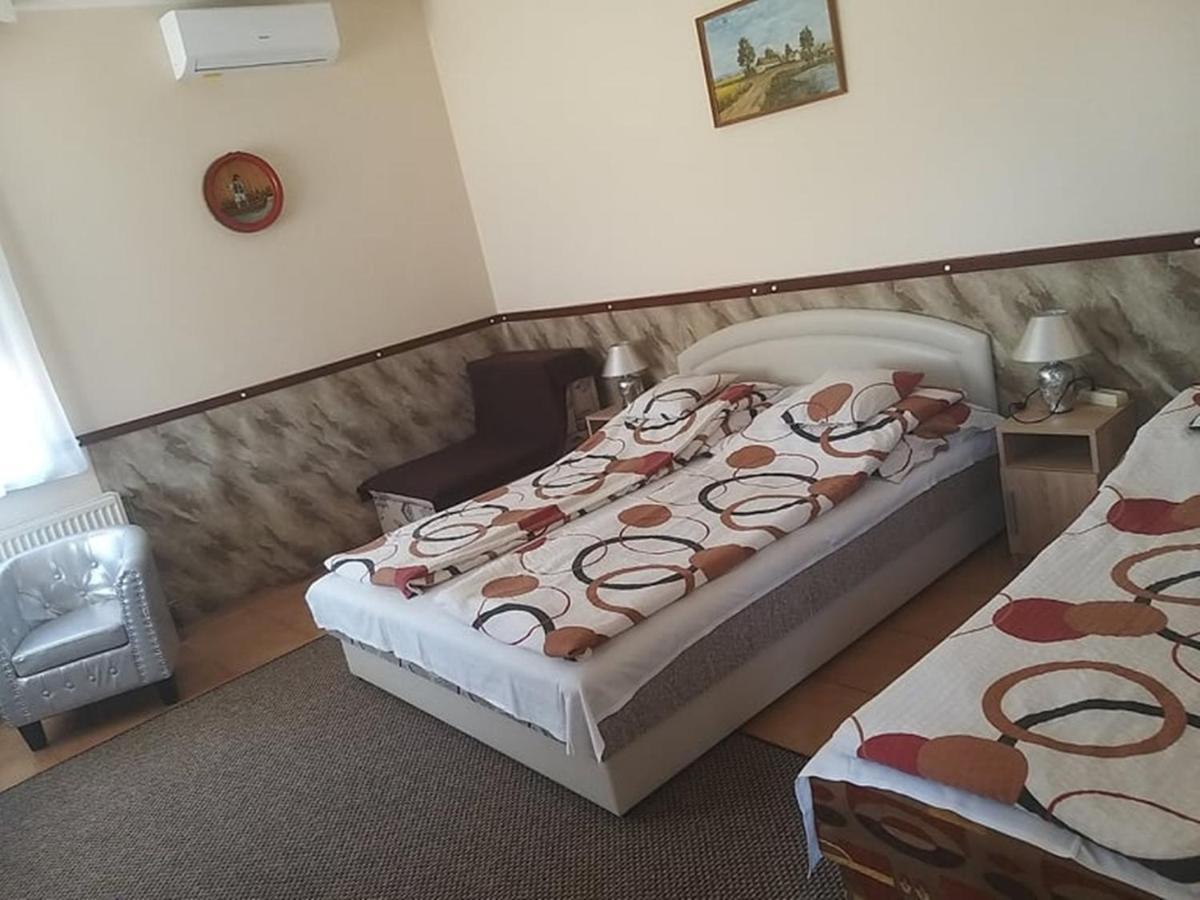 Garden Apartmanhaz 2 Hajdúszoboszló Buitenkant foto